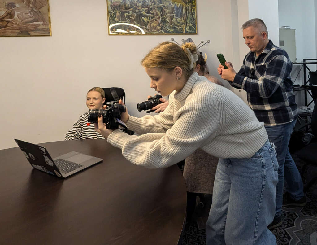 PXL 20241030 125719205.RAW 01.MP .COVER